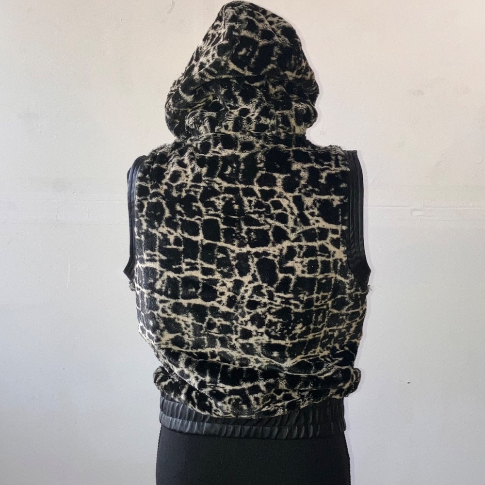 YMI Plush Animal Print Hooded Vest - Picture 6 of 12